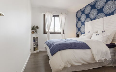Jean Mermoz: Azure, Comfort, Window, Interior Design, Wood, Floor, Building, Shade, Flooring