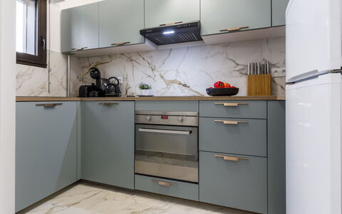 Jean Mermoz: Cabinetry, Property, Building, Countertop, Kitchen Stove, Sink, Kitchen, Interior Design, Kitchen Sink, Tap