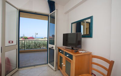Accommodation:&nbsp;Baraka Apartments Mono 5