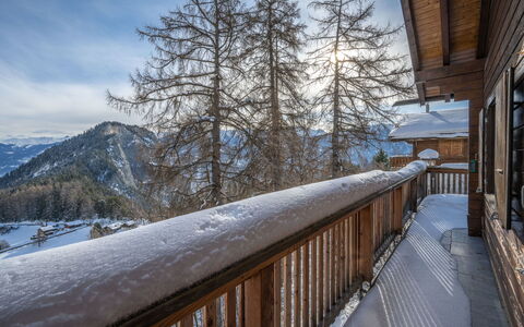 Le Sorbier: Cloud, Sky, Plant, Wood, Branch, Snow, Tree, Fence, Freezing, Slope