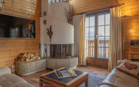 Le Sorbier: Table, Furniture, Couch, Wood, Interior Design, Lighting, Living Room, Floor, Flooring, Picture Frame