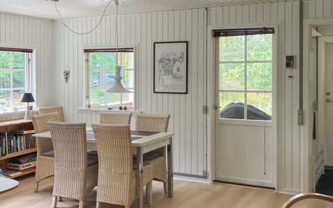 Meret - 800M from the Sea: Wood, Flooring, Interior Design, Floor, Ceiling, Furniture, Wood Flooring, Home, Door, Dining Room