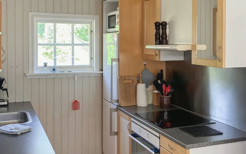 Meret - 800M from the Sea: Kitchen, Kitchen Appliance, Flooring, Kitchen Sink, Wood, Countertop, Interior Design, Major Appliance, Furniture, Floor