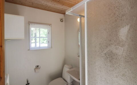 Meret - 800M from the Sea: Wall, Plumbing Fixture, Wood, Floor, Bathroom, Flooring, Plumbing, Tap, Home, Bathroom Sink