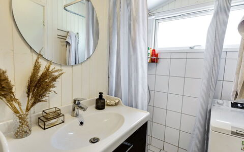 Essi - 300M from the Sea: Plumbing Fixture, Interior Design, Flooring, Bathroom, Sink, Tap, Floor, Mirror, Bathroom Sink, Plumbing
