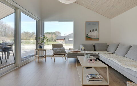 Oke - 350M from the Sea: Wood, Flooring, Floor, Wood Flooring, Ceiling, Home, Living Room, Plank, Couch, Hardwood