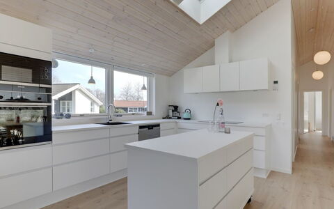 Oke - 350M from the Sea: Wood, Flooring, Ceiling, Interior Design, Floor, Home, Wood Flooring, Kitchen, Countertop, Light Fixture