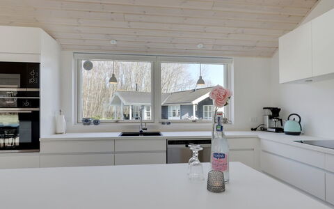 Oke - 350M from the Sea: Interior Design, Wood, Kitchen, Ceiling, Countertop, Flooring, Light Fixture, Home, Floor, Lighting