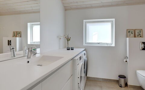 Oke - 350M from the Sea: Flooring, Plumbing Fixture, Floor, Interior Design, Wood, Ceiling, Sink, Tap, Bathroom, Bathroom Cabinet