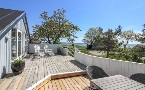 Julietta - 50M from the Sea: Shrub, Urban Design, Groundcover, Brick, Apartment, Estate, Brickwork, Balcony, Landscaping