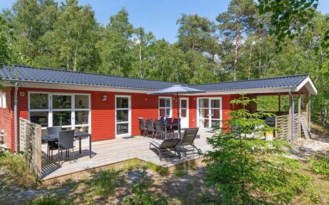 Lisa - 650M from the Sea: Building, House, Window, Home, Roof, Residential Area, Shrub, Cottage, Land Lot
