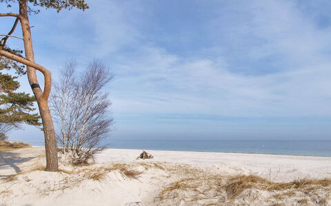 Lisa - 650M from the Sea: Building, House, Window, Home, Roof, Residential Area, Shrub, Cottage, Land Lot