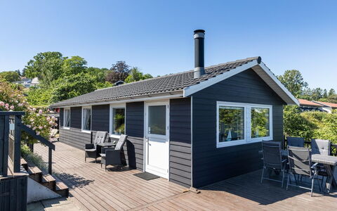Pimen - 200M from the Sea: Grass, Shrub, House, Garden, Home, Cottage, Land Lot, Lawn, Groundcover