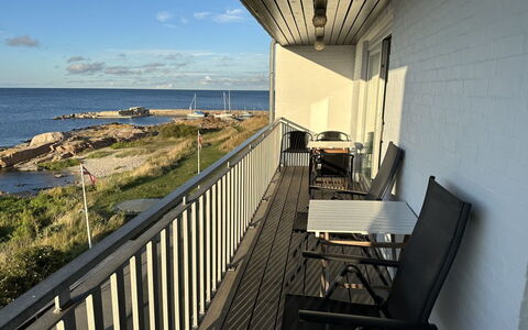 Ramona - 10M from the Sea: Cottage, Garden, Siding, Garden Buildings, Shade, Yard, Backyard, Lawn, Farmhouse, Landscaping
