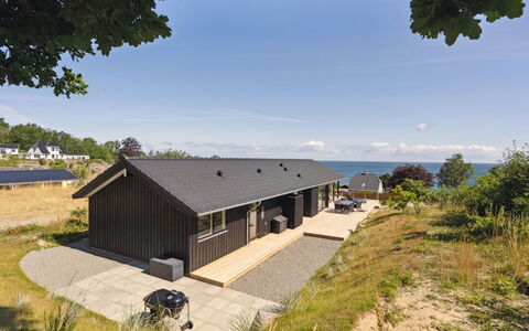 Maike - 200M from the Sea: Shrub, Urban Design, Groundcover, Brick, Apartment, Estate, Brickwork, Balcony, Landscaping