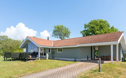 Lahja - 400M from the Sea: Vegetation, Shrub, Spring, Cottage, Garden, Shade, Backyard, Yard, Chair