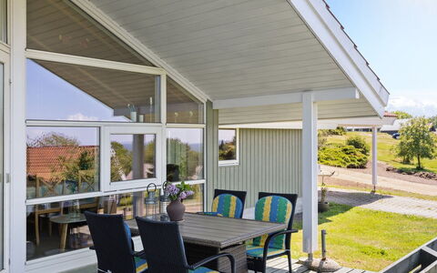 Lahja - 400M from the Sea: Vegetation, Shrub, Spring, Cottage, Garden, Shade, Backyard, Yard, Chair