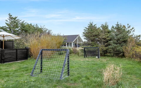 Federica - 500M from the Sea: Land Lot, Lawn, Garden, Backyard, Mesh, Net, Pasture, Shade, Yard