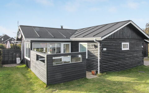 Jespar - 300M from the Sea: House, Home, Door, Roof, Cottage, Estate, Garden, Shade, Siding, Yard