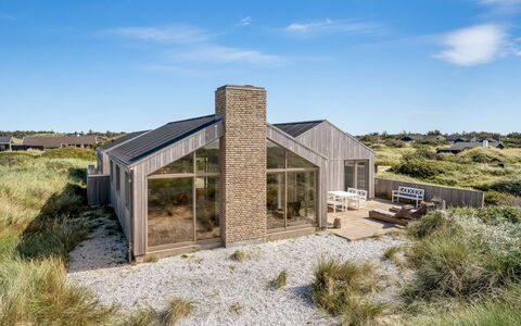 Friede - 100M from the Sea: Wood, Roof, Architecture, Home, House, Cottage, Siding, Hardwood, Slope, Estate