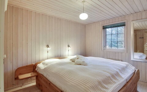 Jo - 1.2Km from the Sea: Bedroom, Flooring, Bed, Wood, Floor, Interior Design, Ceiling, Bed Sheet, Bedding, Room