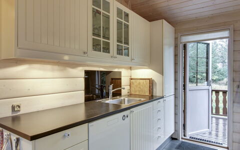 Jo - 1.2Km from the Sea: Wood, Kitchen, Flooring, Cabinetry, Interior Design, Countertop, Furniture, Floor, Home, Cupboard