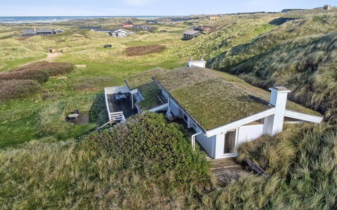 Trude - 250M from the Sea: Shrub, Urban Design, Groundcover, Brick, Apartment, Estate, Brickwork, Balcony, Landscaping
