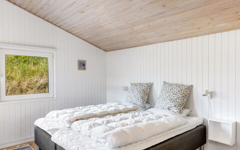 Ingemar - 100M from the Sea: Wood, Bedroom, Bed, Bedding, Bed Sheet, Ceiling, Interior Design, Bed Frame, Linens, Pillow