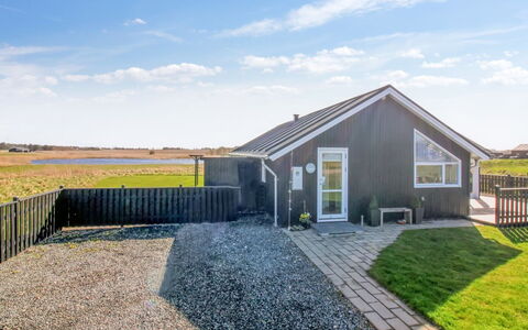 Mirkka - 1.5Km from the Sea: Wood, House, Cottage, Home, Roof, Rural Area, Siding, Log Cabin, Garden Buildings, Hardwood