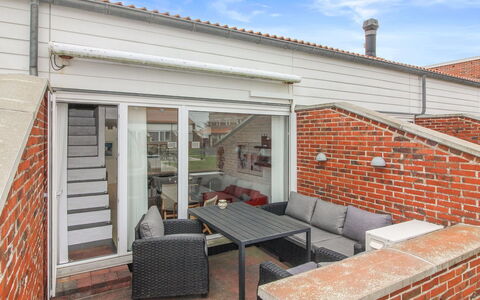Skarp - 500M from the Sea: House, Home, Door, Roof, Cottage, Estate, Garden, Shade, Siding, Yard