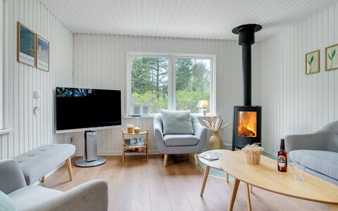 Ylva - 650M from the Sea: Wood, Home, Porch, Deck, Hardwood, Roof, Wood Stain, Wood Flooring, Eco Hotel