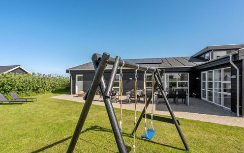 Vitori - 800M from the Sea: Grass, Grassland, Land Lot, Cottage, Rural Area, Meadow, Garden Buildings, Garden, Shed