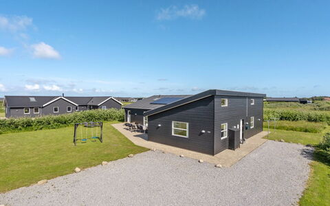 Vitori - 800M from the Sea: Grass, Grassland, Land Lot, Cottage, Rural Area, Meadow, Garden Buildings, Garden, Shed