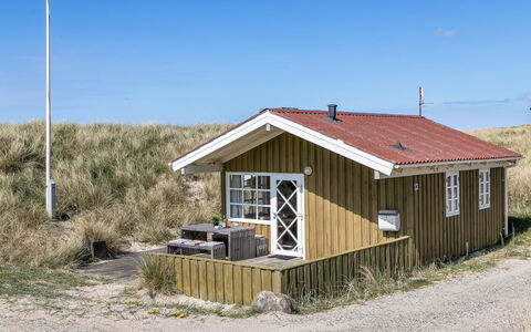 Guthfrith - 100M from the Sea: Roof, Home, Door, Cottage, Shade, Siding, Yard, Estate, Backyard