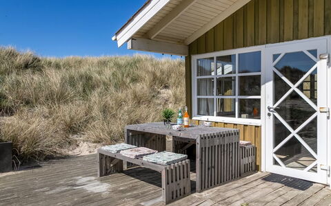 Guthfrith - 100M from the Sea: Roof, Home, Door, Cottage, Shade, Siding, Yard, Estate, Backyard
