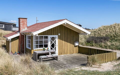Guthfrith - 100M from the Sea: Roof, Home, Door, Cottage, Shade, Siding, Yard, Estate, Backyard