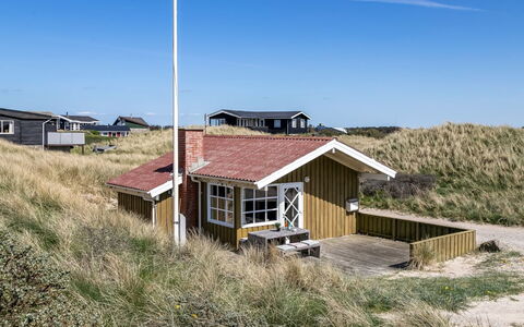 Guthfrith - 100M from the Sea: Roof, Home, Door, Cottage, Shade, Siding, Yard, Estate, Backyard