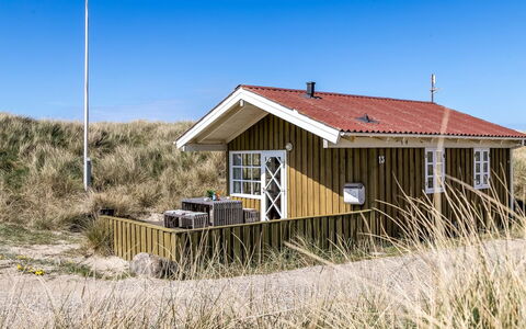 Guthfrith - 100M from the Sea: Roof, Home, Door, Cottage, Shade, Siding, Yard, Estate, Backyard