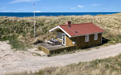 Guthfrith - 100M from the Sea: Roof, Home, Door, Cottage, Shade, Siding, Yard, Estate, Backyard
