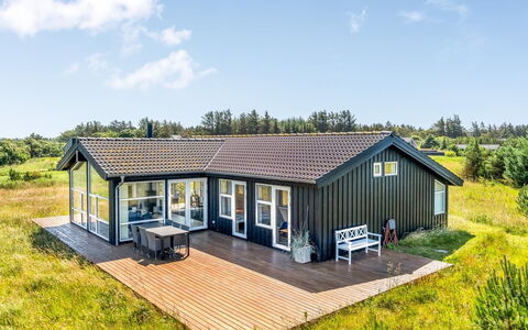 Hildegardt - 1Km from the Sea: Roof, House, Home, Cottage, Siding, Estate, Driveway, Garden Buildings, Yard, Shed