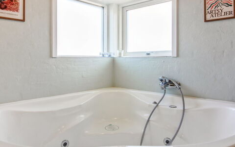 Åmunde - 150M from the Sea: Bathtub, Plumbing Fixture, Bathroom, Interior Design, Plumbing, Tap, Composite Material, Ceiling, Glass