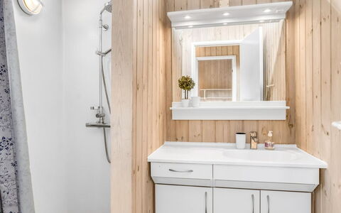 Anne - 100M from the Sea: Flooring, Interior Design, Wood, Floor, Plumbing Fixture, Ceiling, Sink, Bathroom, Bathroom Sink, Bathroom Cabinet