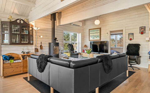 Mathy - 900M from the Sea: Wood, Furniture, Home, Interior Design, Ceiling, Flooring, Wood Flooring, Floor, Living Room, Hardwood