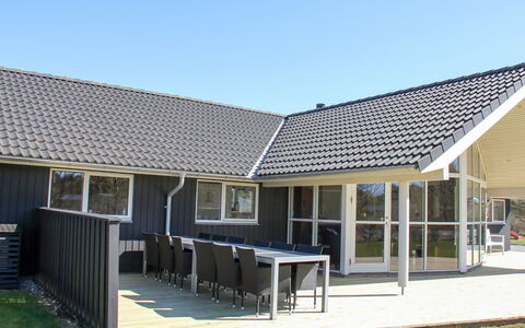 Steen - 800M from the Sea: Building, House, Window, Home, Roof, Residential Area, Shrub, Cottage, Land Lot