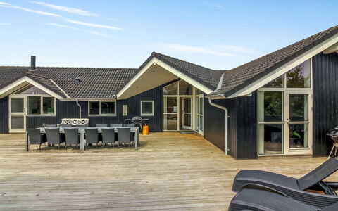 Steen - 800M from the Sea: Building, House, Window, Home, Roof, Residential Area, Shrub, Cottage, Land Lot