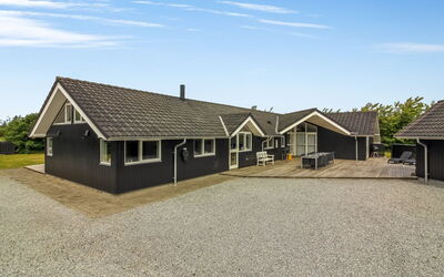 Steen - 800M from the Sea