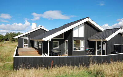 Huno - 400M from the Sea