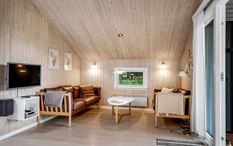 Gerlinde - 600M from the Sea: Grass, Grassland, Land Lot, Cottage, Rural Area, Meadow, Garden Buildings, Garden, Shed