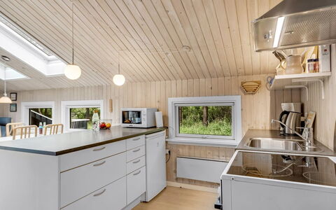 Gerlinde - 600M from the Sea: Grass, Grassland, Land Lot, Cottage, Rural Area, Meadow, Garden Buildings, Garden, Shed