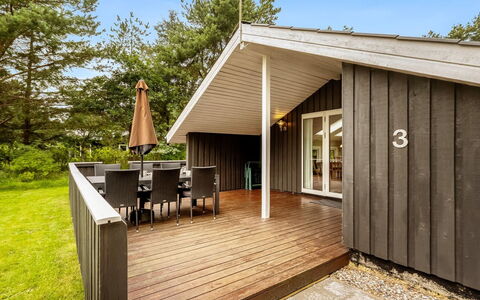 Gerlinde - 600M from the Sea: Grass, Grassland, Land Lot, Cottage, Rural Area, Meadow, Garden Buildings, Garden, Shed